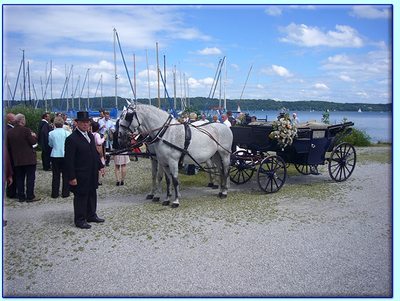 blauer Lohner Landauer Kutsche der Kutscherei Hans Holzmann in München Schwabing