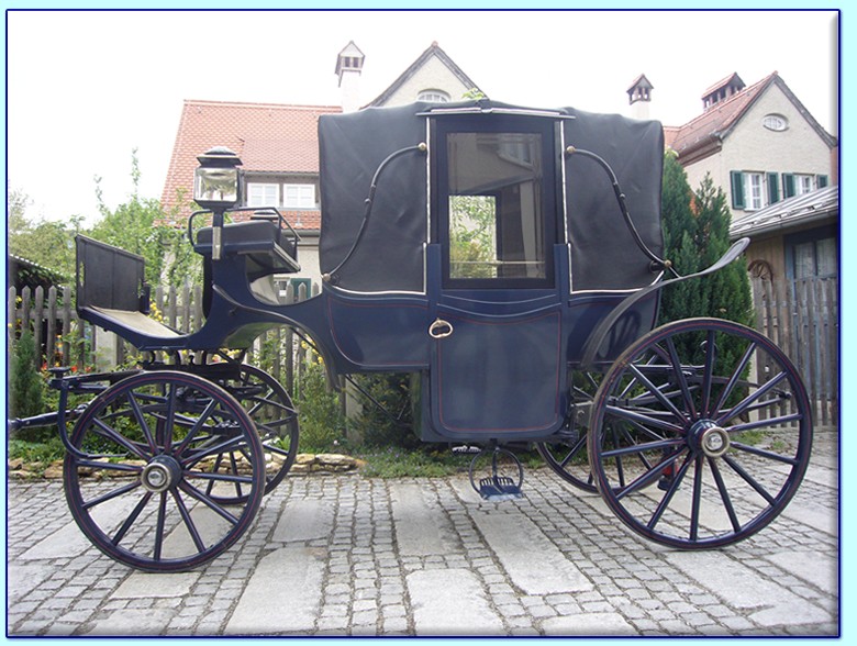 blauer Lohner Landauer Kutsche der Kutscherei Hans Holzmann in München Schwabing