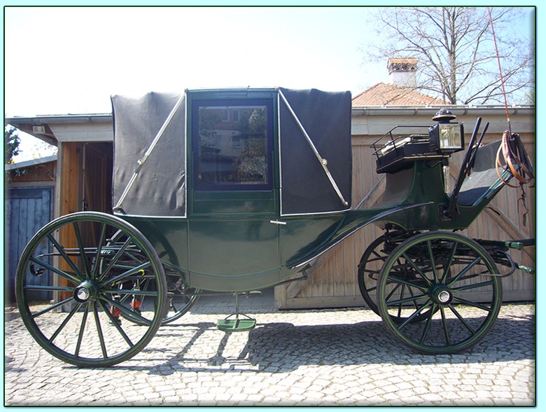 grüner Schiffslandauer der Kutscherei Hans Holzmann in München Schwabing